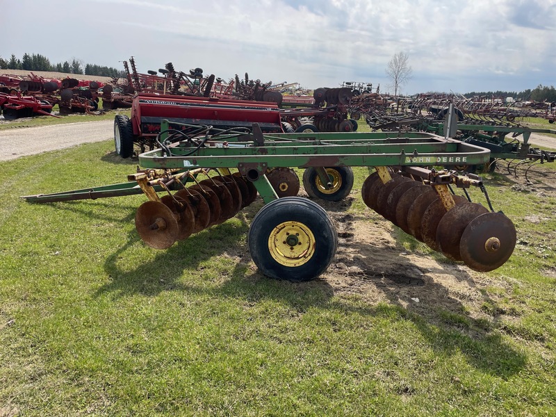 Tillage - Discs  John Deere 210 Disc - 11 Foot Photo